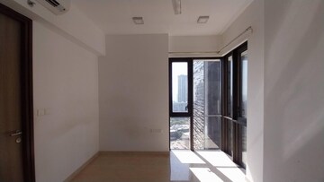 Room in 4 BHK Apartment at Lodha Marquise, Worli – for Rent