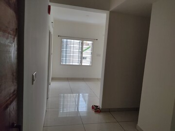 Room in 2 BHK Apartment at MJR Platina, Hosur Road – for Rent