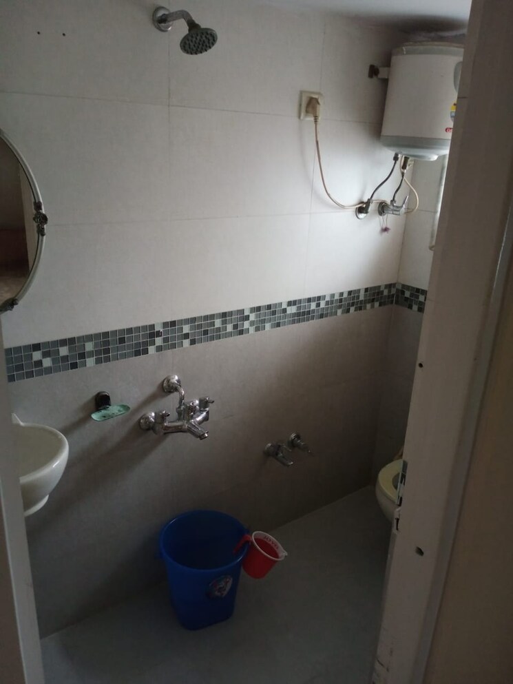 Bathroom, juhu 2 Bedroom 900 Sq.Ft. Apartment In Juhu Mumbai 8662010