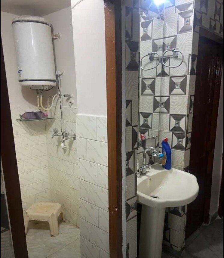 Bathroom, sector 45 3 Bedroom 1000 Sq.Ft. Builder Floor In Sector 45 Chandigarh 8662056