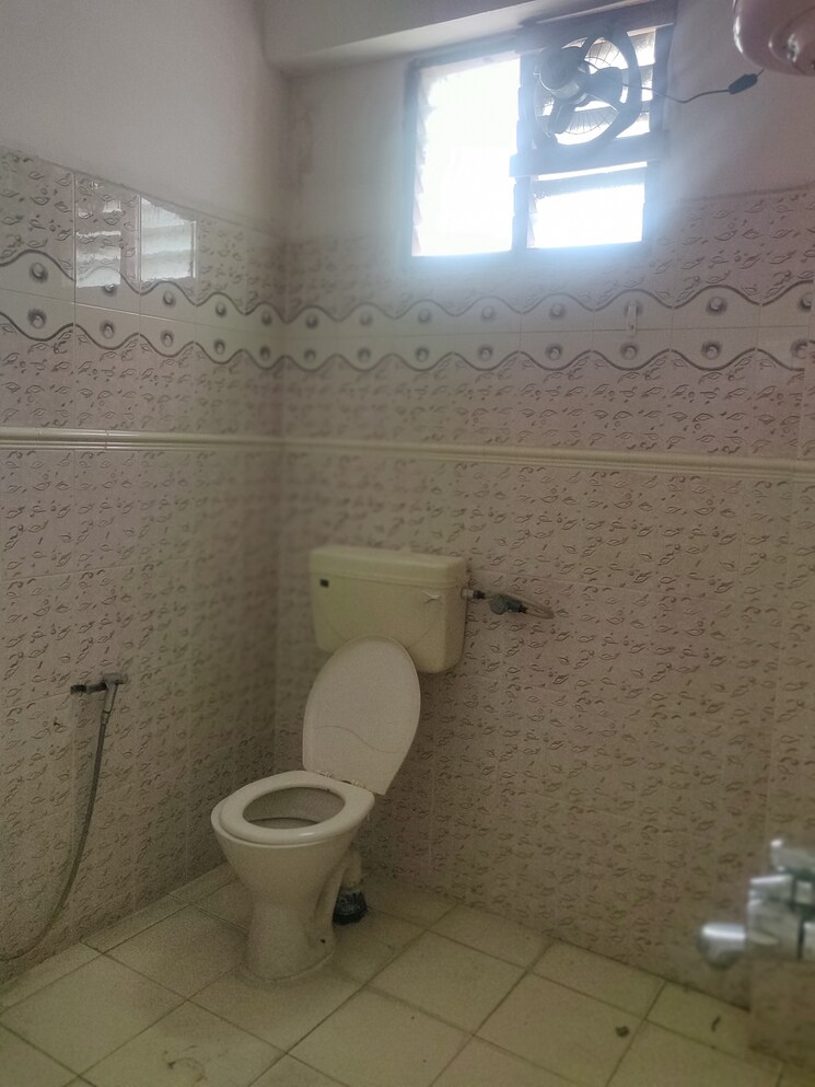 Bathroom, ahuja-towers-banjara-hills 3 Bedroom 1700 Sq.Ft. Apartment In Banjara Hills Hyderabad 8662067
