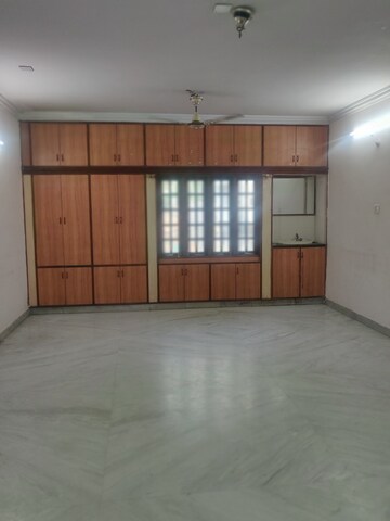 Room in 3 BHK Apartment at Ahuja Towers Banjara Hills, Banjara Hills – for Rent