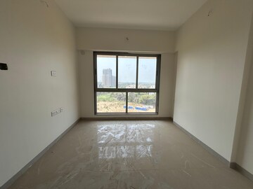Room in 2 BHK Apartment at Veena Smart Homes, Kandivali West – for Rent