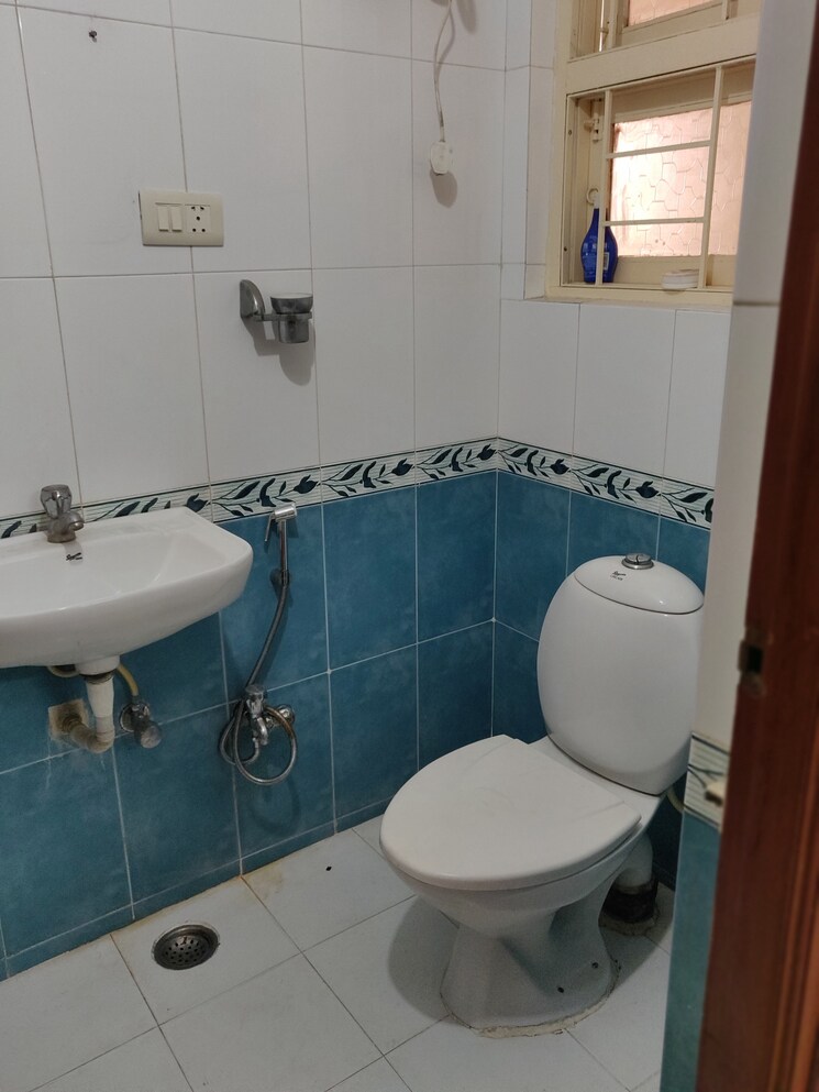 Bathroom, sv-mansion-banjara-hills 3 Bedroom 1700 Sq.Ft. Apartment In Banjara Hills Hyderabad 8662093