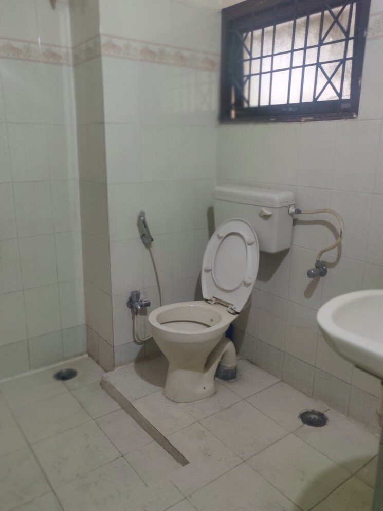 Bathroom, the-residence-banjara-hills 2 Bedroom 900 Sq.Ft. Apartment In Banjara Hills Hyderabad 8662106