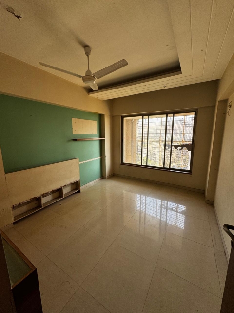 1.5 BHK Apartment For Sale in Reliable Vasundhara CHS