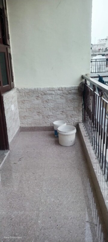 Building Lobby in 2 BHK Builder Floor at Ansal Palam Triangle, Palam Vihar Extension – for Rent