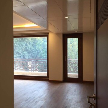 Room in 4 BHK Builder Floor at Panchsheel Park – for Rent