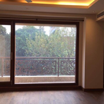 Room in 4 BHK Builder Floor at Panchsheel Park – for Rent