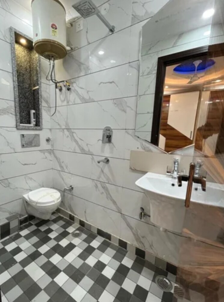 Bathroom, khanpur 2 Bedroom 650 Sq.Ft. Builder Floor In Khanpur Delhi 8662175