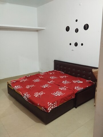 Bedroom in 1.5 BHK Independent House at Gomti Nagar – for Rent