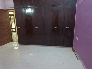 Room in 2.5 BHK Independent House at Narayan Vihar – for Rent