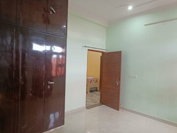 Room in 2.5 BHK Independent House at Narayan Vihar – for Rent