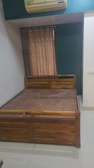 Room in 2 BHK Apartment at Shantadurga, Dadar East – for Rent