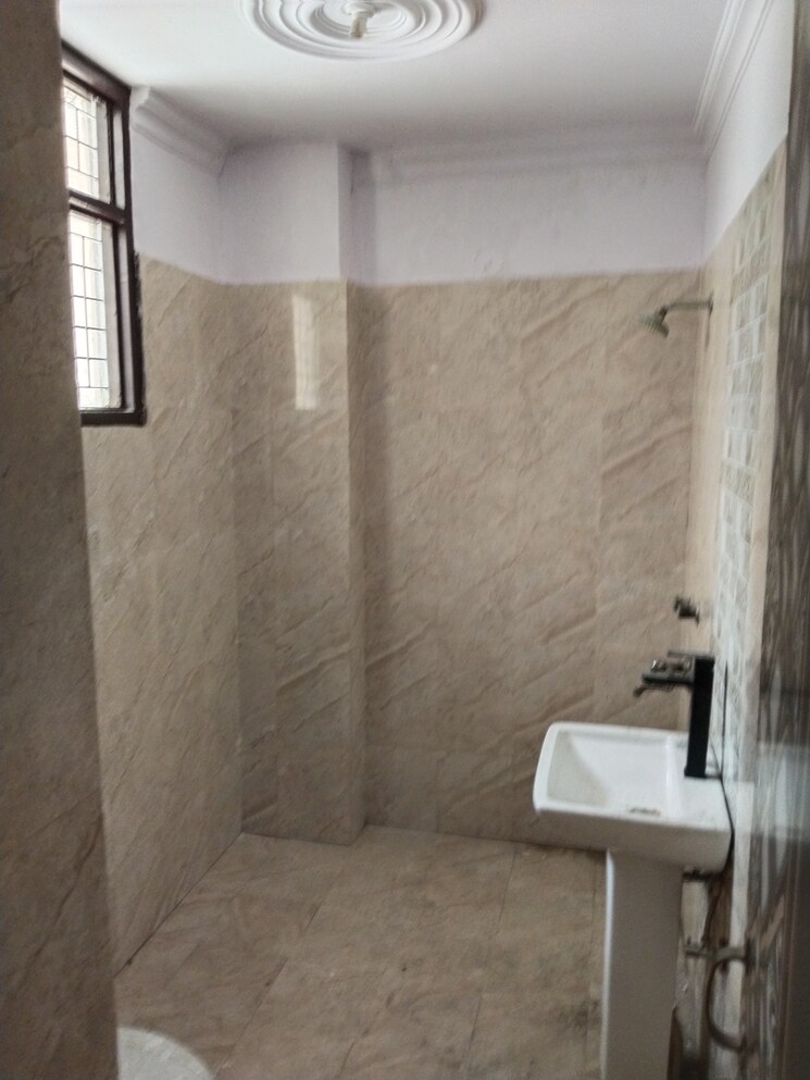Bathroom, sector 11 2 Bedroom 1250 Sq.Ft. Independent House In Sector 11 Noida 8662414