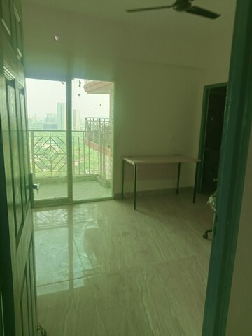 Room in 2 BHK Apartment at Migsun Twinz, Eta Ii Greater Noida – for Rent