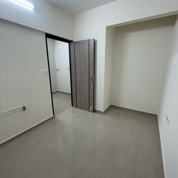 Room in 1 BHK Apartment at Goregaon East – for Rent