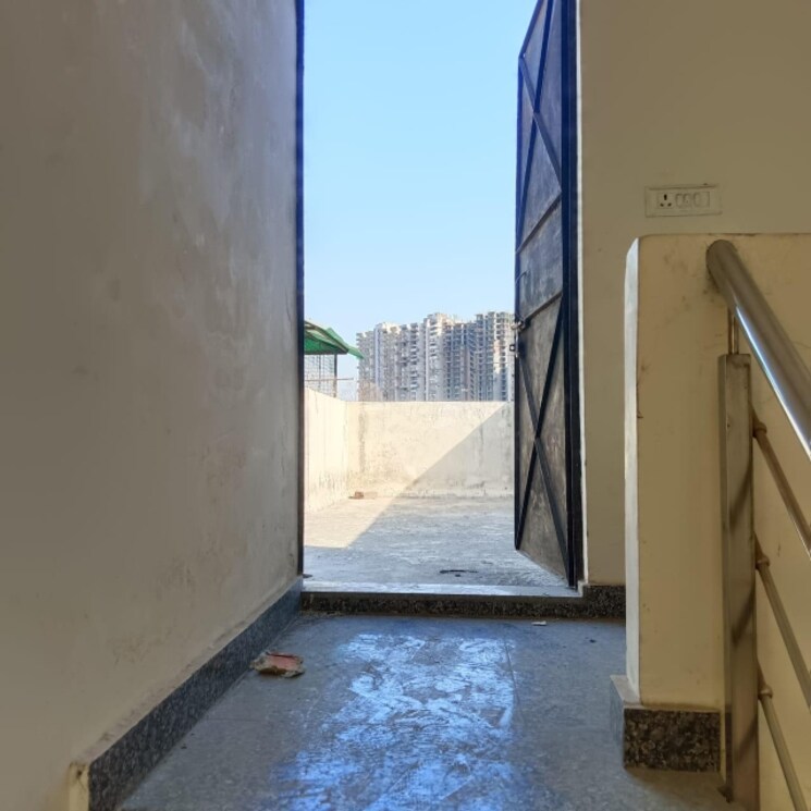 undefined, sector 73 2 Bedroom 900 Sq.Ft. Builder Floor In Sector 73 Noida 8662550