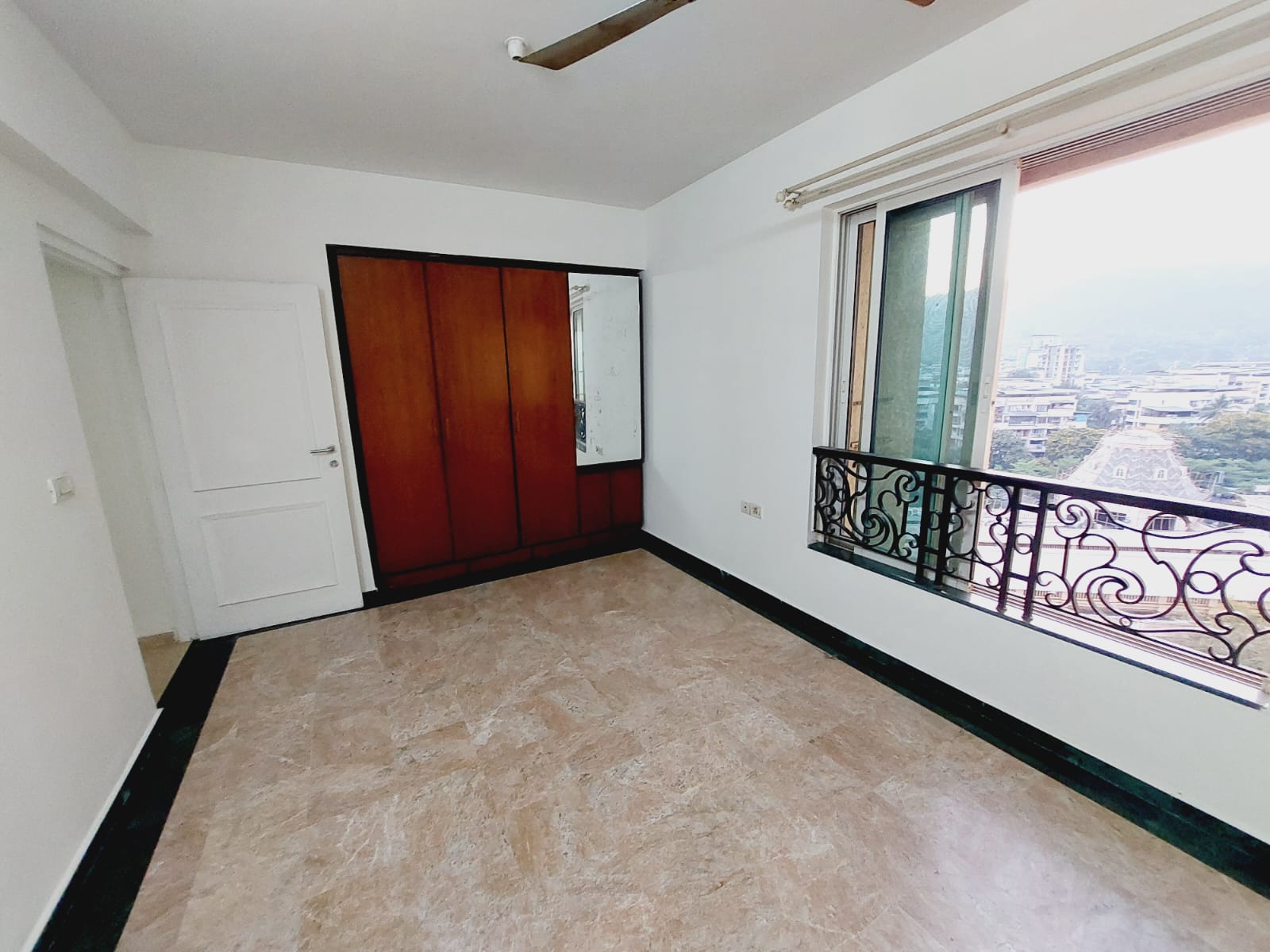 2 BHK + Pooja Room Apartment For Rent in Hiranandani Meadows