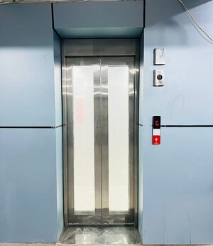 Lift in 3 BHK Apartment at Sector 45 – for Sale