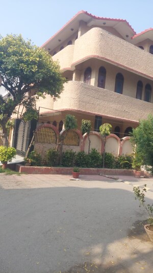 5 BHK Builder Floor For Sale in Sector 15a