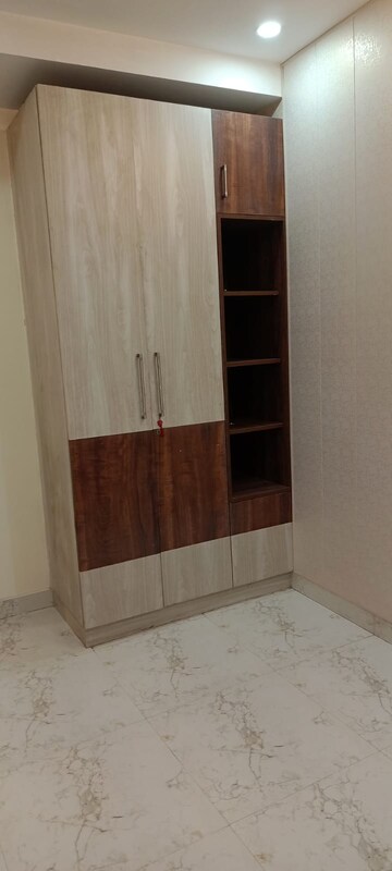 Furnished Amenities in 3 BHK Builder Floor at Uttam Nagar West – for Rent