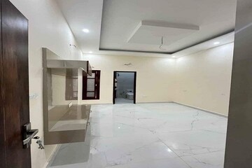 Room in 3 BHK Apartment at Sector 20 – for Rent