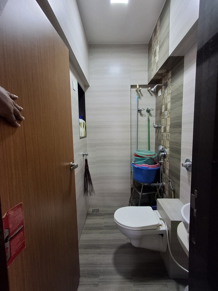 Bathroom, hiranandani-estate-amanda 3 Bedroom 950 Sq.Ft. Apartment In Ghodbunder Road Thane 8662752