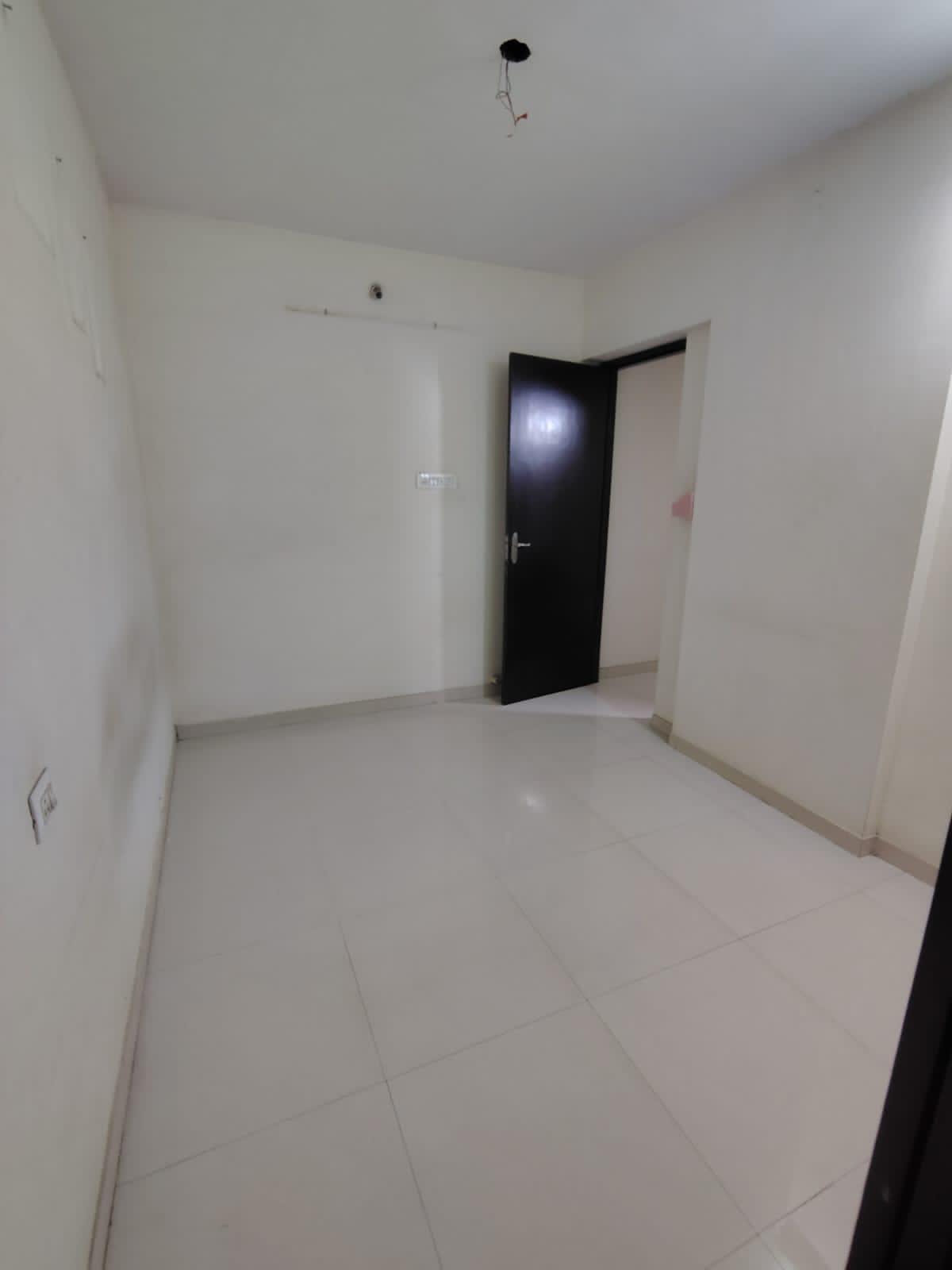 2 BHK + Pooja Room,Servant Room,Extra Room Apartment For Sale in Lodha Amara