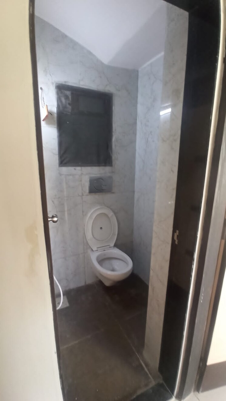 Bathroom, runwal-eirene 3 Bedroom 900 Sq.Ft. Apartment In Balkum Pada Thane 8662826