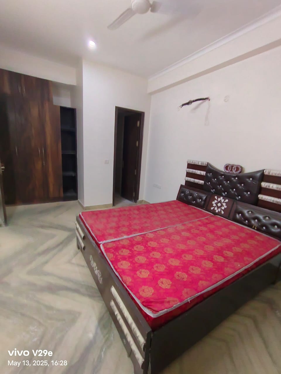 2 BHK + Study Room 160 Sq.Yd. Builder Floor in Hong Kong Bazaar