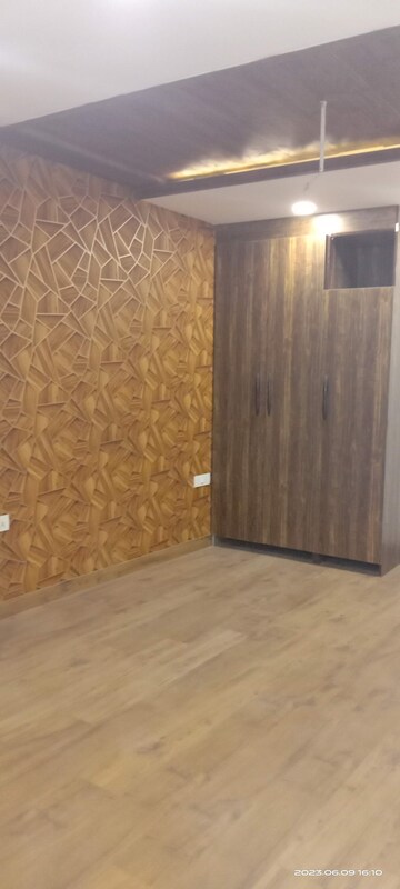 Bathroom in 4 BHK Builder Floor at Sector 37 – for Rent