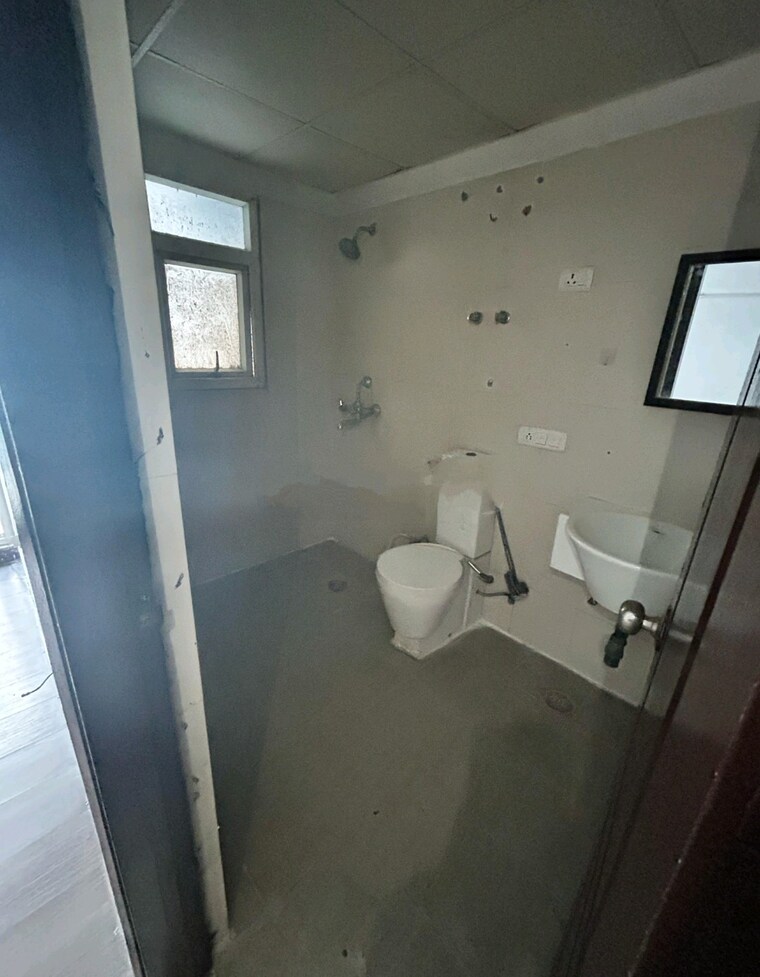 Bathroom, jm-aroma 3 Bedroom 1550 Sq.Ft. Apartment In Sector 75 Noida 8662947