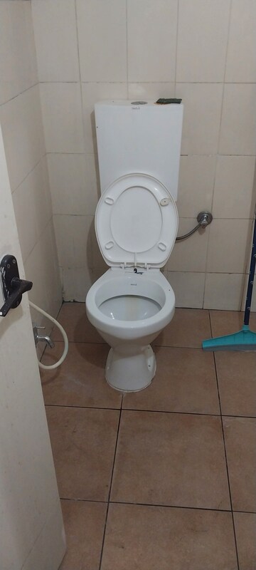 Attached Bathroom in 2.5 BHK Apartment at Basavanagudi – for Rent