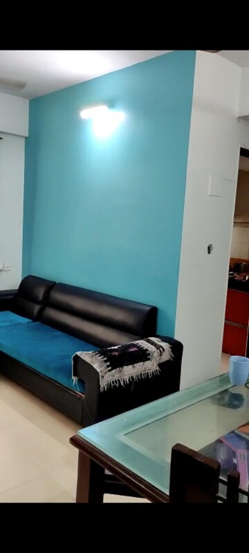 2 BHK Apartment For Rent in Rustomjee Urbania, Majiwada