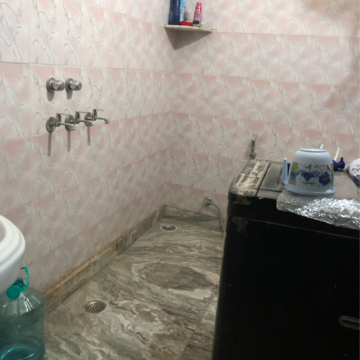 Attached Bathroom in 2.5 BHK Villa at Sector 21 – for Rent