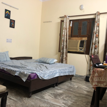 Room in 2.5 BHK Villa at Sector 21 – for Rent