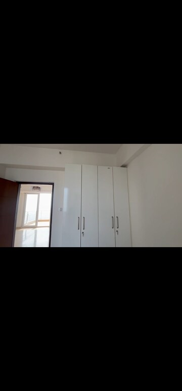 Room in 4 BHK Apartment at Puri Diplomatic Greens Phase I, Sector 111 – for Rent