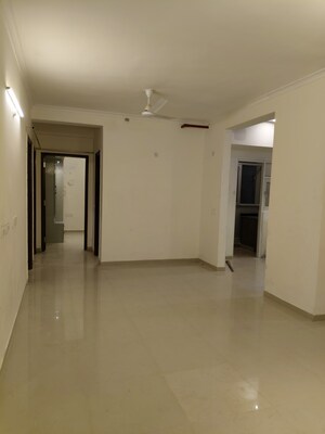 Room in 3.5 BHK Apartment at Gomti Nagar – for Sale