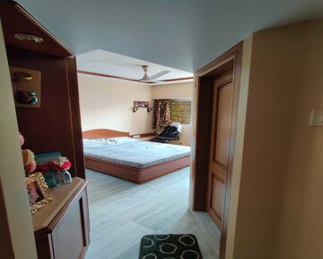 Bedroom in 2 BHK Apartment at Dadar East – for Rent