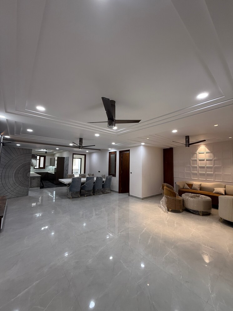  Parking, sector 85 4 Bedroom 350 Sq.Yd. Builder Floor In Sector 85 Faridabad 8663290