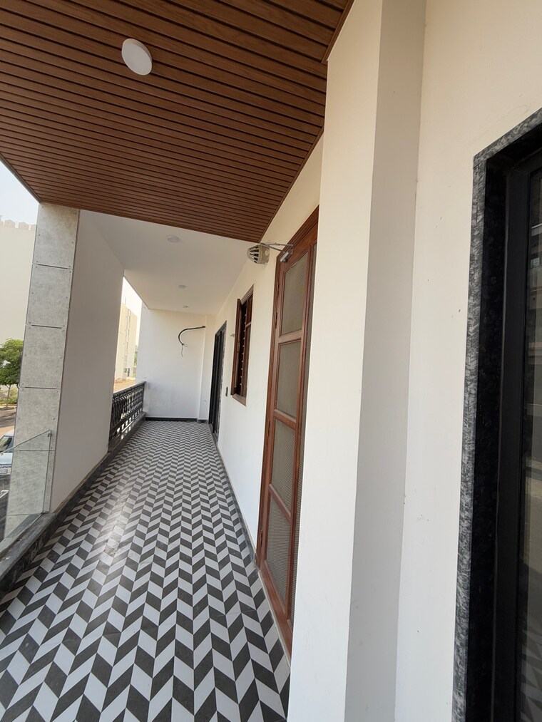 Balcony, sector 85 4 Bedroom 350 Sq.Yd. Builder Floor In Sector 85 Faridabad 8663290