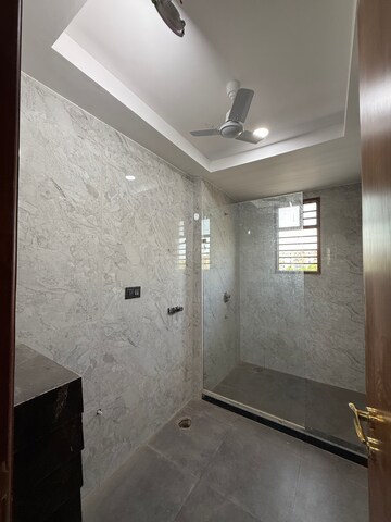 Building Lobby in 4 BHK Builder Floor at Sector 85 – for Sale