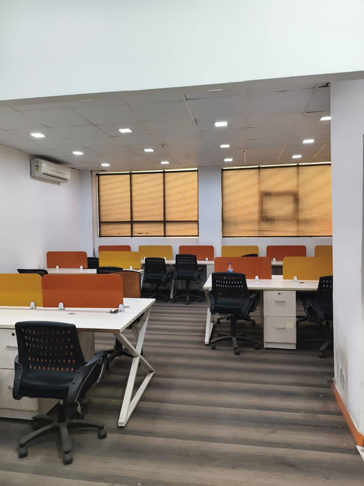 Team Area, sector 67 Commercial Office Space 1000 Sq.Ft. In Sector 67 Noida 8663174