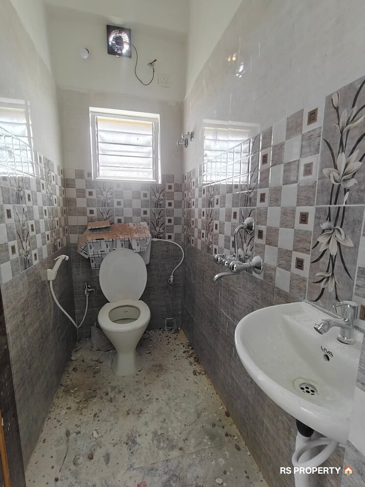 Bathroom, fabulous-uno 1 Bedroom 380 Sq.Ft. Apartment In Keshtopur Kolkata 8663613