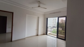 Room in 3 BHK Apartment at Romell Empress, Borivali West – for Rent