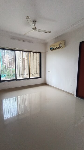 Room in 3 BHK Apartment at Romell Empress, Borivali West – for Rent