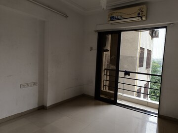 Room in 3 BHK Apartment at Romell Empress, Borivali West – for Rent