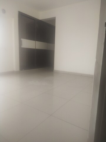 Room in 3 BHK Apartment at Panchsheel Greens, Sector 16 Greater Noida – for Rent