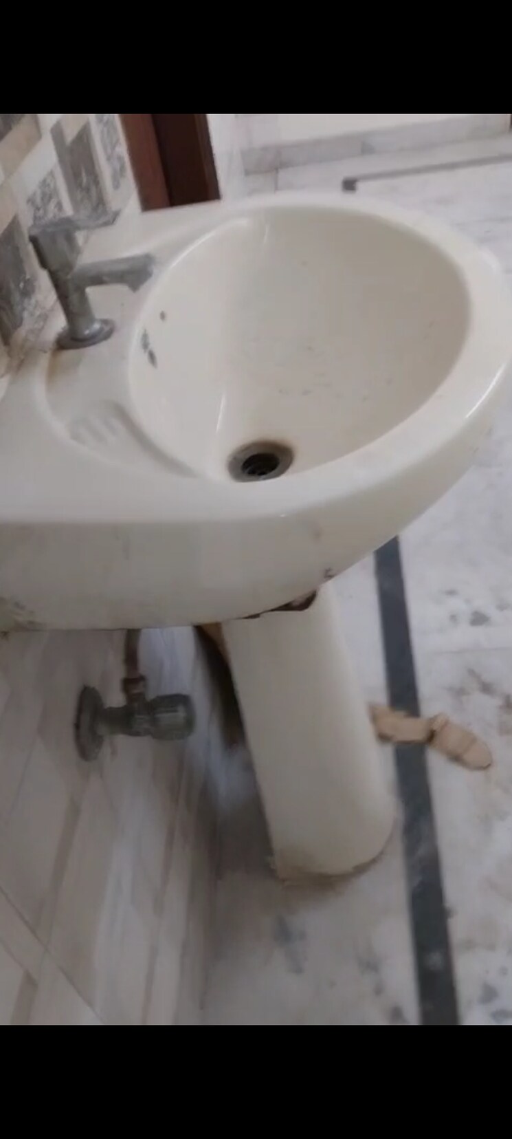 Bathroom, lajpat nagar 2 Bedroom 900 Sq.Ft. Independent House In Lajpat Nagar Delhi 8663334